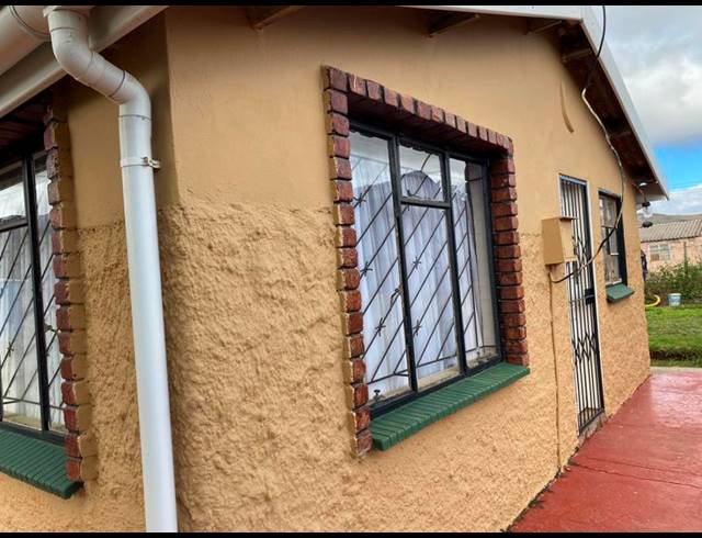 2 BEDROOM HOUSE FOR SALE IN EZIBELENI